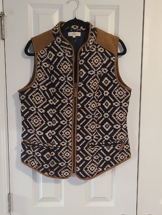 entro Jackets & Blazers - Rails Aztec-Print Quilted Vest in Black and Tan